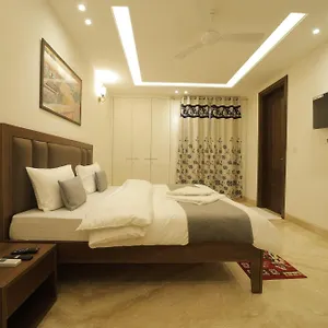 *** Bed & Breakfast Under My Roof Superio India